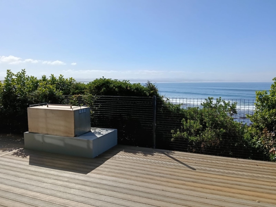 6 Bedroom Property for Sale in Wavecrest Eastern Cape